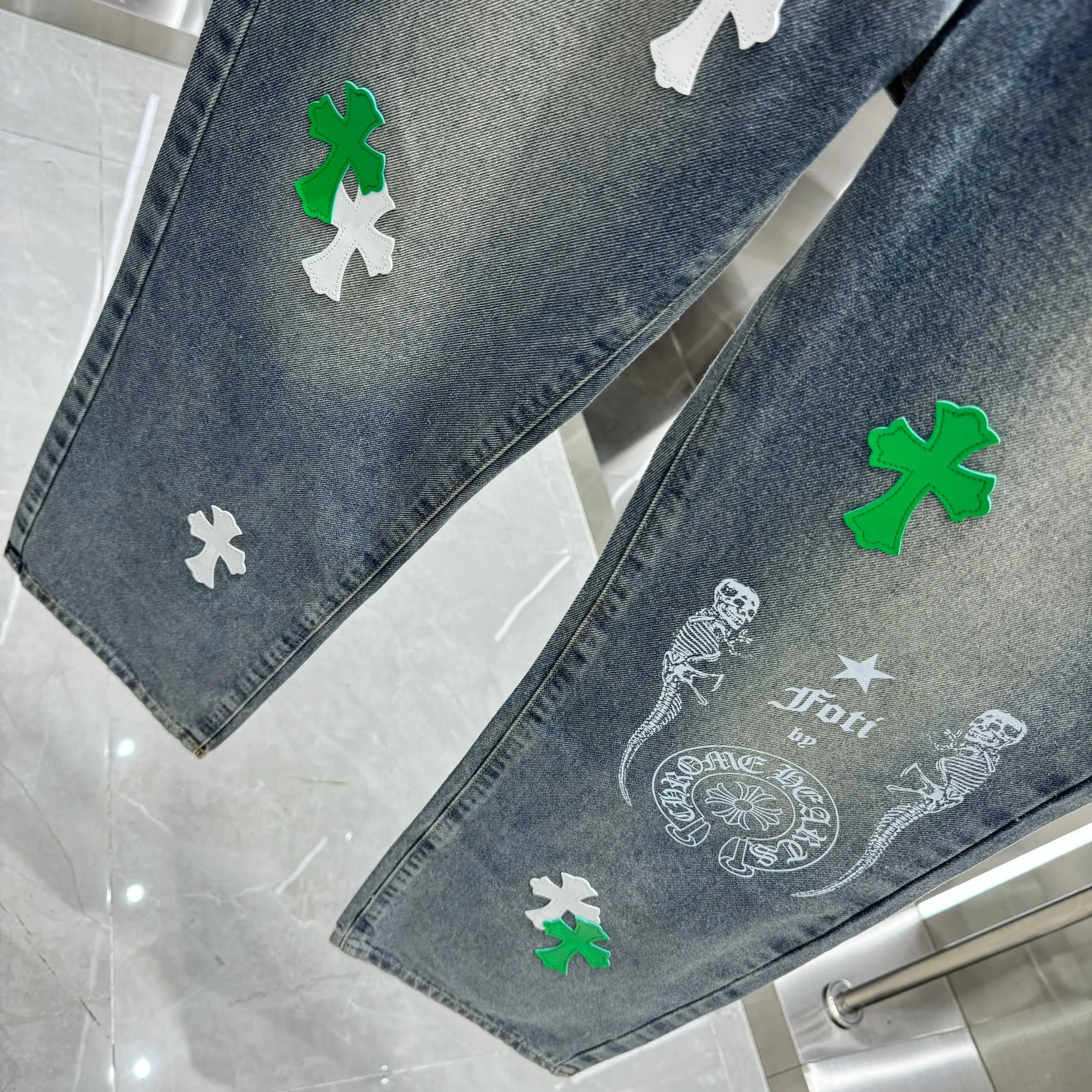 🅿️270 Crow Heart Cross Logo + Printed Horseshoe Logo Jeans 2025 latest product, original goods, washed casual jeans, imported original washed stretch fabric, comfortable and elastic, original hardware accessories decorated with logo, super correct version, extremely high grade, counter quality, fashionable and stylish upper body. The printing uses imported white foam printing, custom buttons, YKK zippers. The full set of accessories is customized in a one-to-one mold. Color: blue Size: S-XXL 28 30 32 34 36 codes